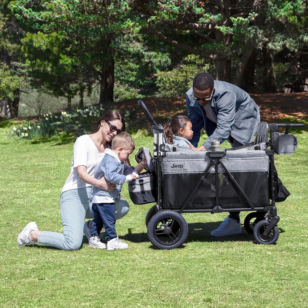 Poussette Jeep Wrangler Deluxe 4 places par Delta Children - Poussette 4 roues haut de gamme