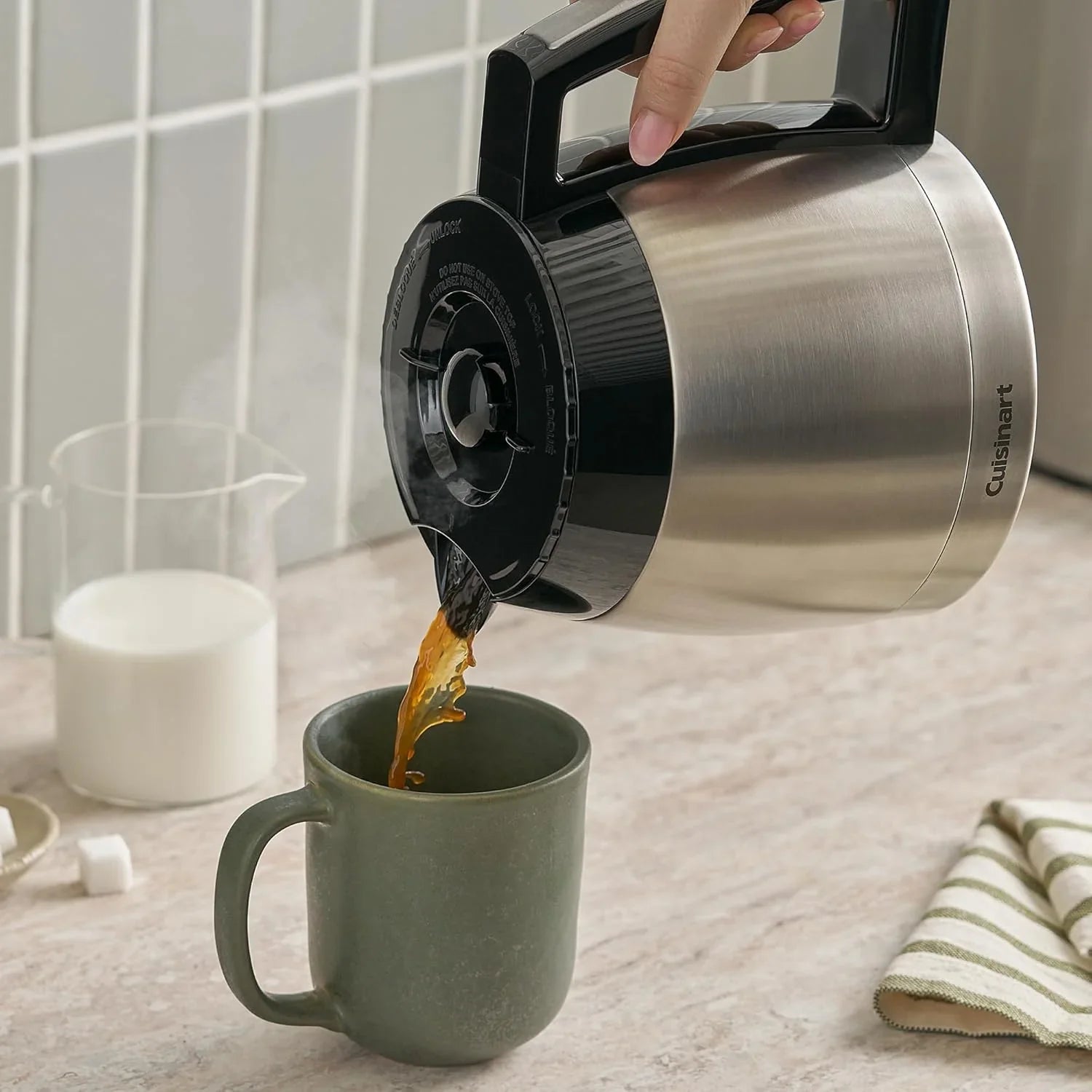 Cafetière Cuisinart 12 tasses, machine à café à carafe thermique programmable PerfecTemp avec réglage de 1 à 4 tasses, contrôle de l'intensité de l'infusion et pause d'infusion