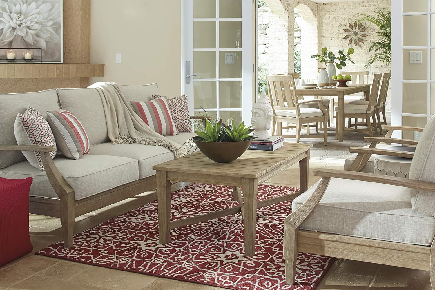 Terrasse extérieure avec vue sur la côte et canapé en eucalyptus