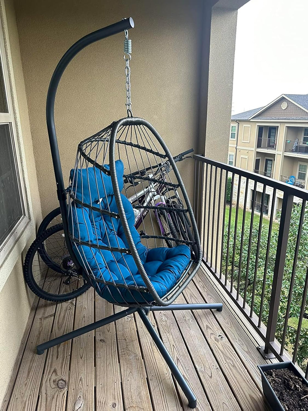 Chaise suspendue en forme d'œuf Yechen pour intérieur et extérieur avec support