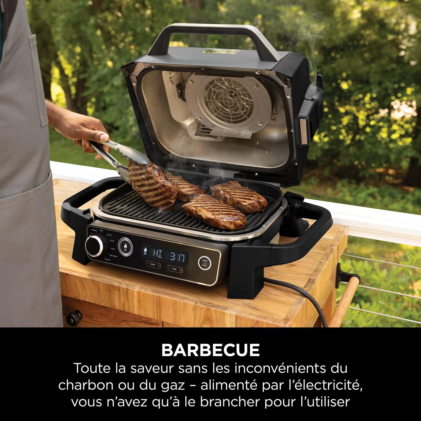 Ninja Woodfire elektrische grill, grill, rookoven en airfryer, 7-in-1 buitenbarbecue, grillen, airfryer, roken, braden, oven, weerbestendig, antiaanbaklaag, draagbaar, grijs/zwart OG701EU 
