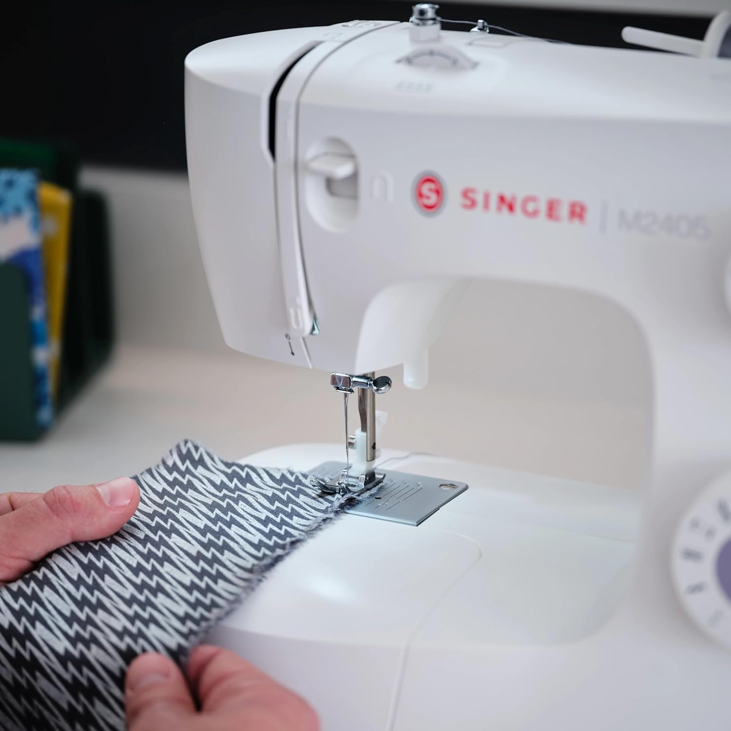 Machine à coudre Singer M2405