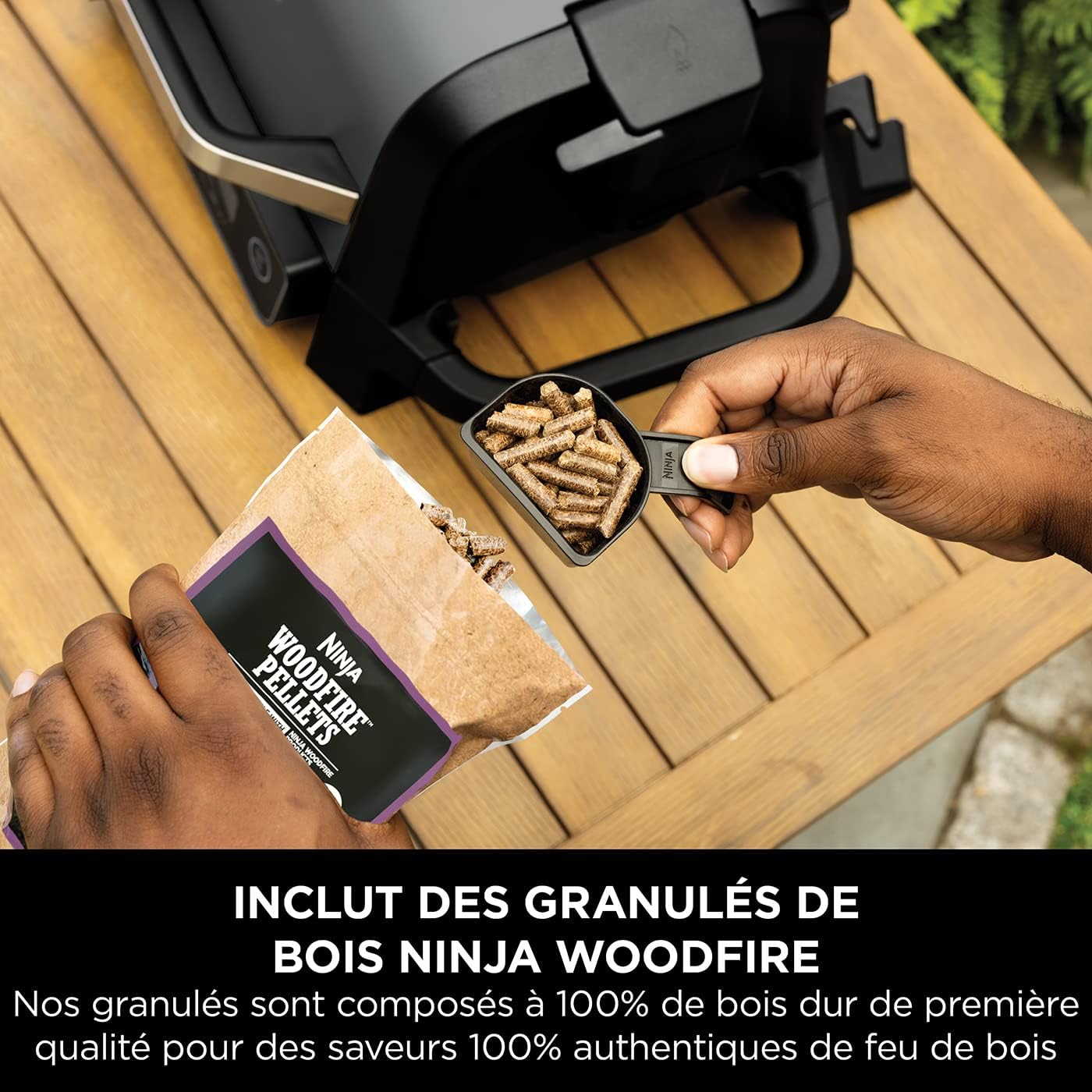 Ninja Woodfire elektrische grill, grill, rookoven en airfryer, 7-in-1 buitenbarbecue, grillen, airfryer, roken, braden, oven, weerbestendig, antiaanbaklaag, draagbaar, grijs/zwart OG701EU 
