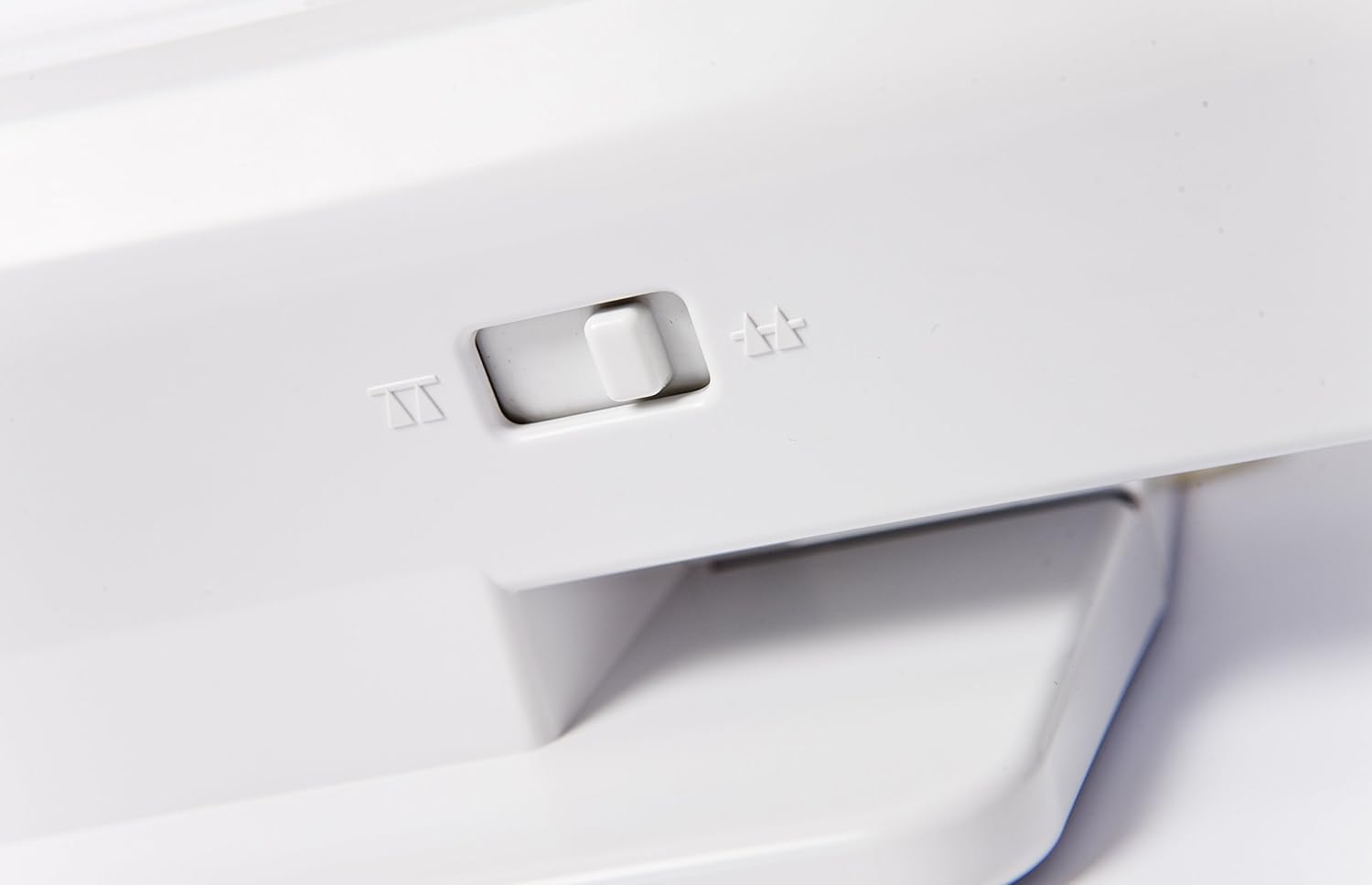 Machine à coudre électronique CS10S, blanc/rouge