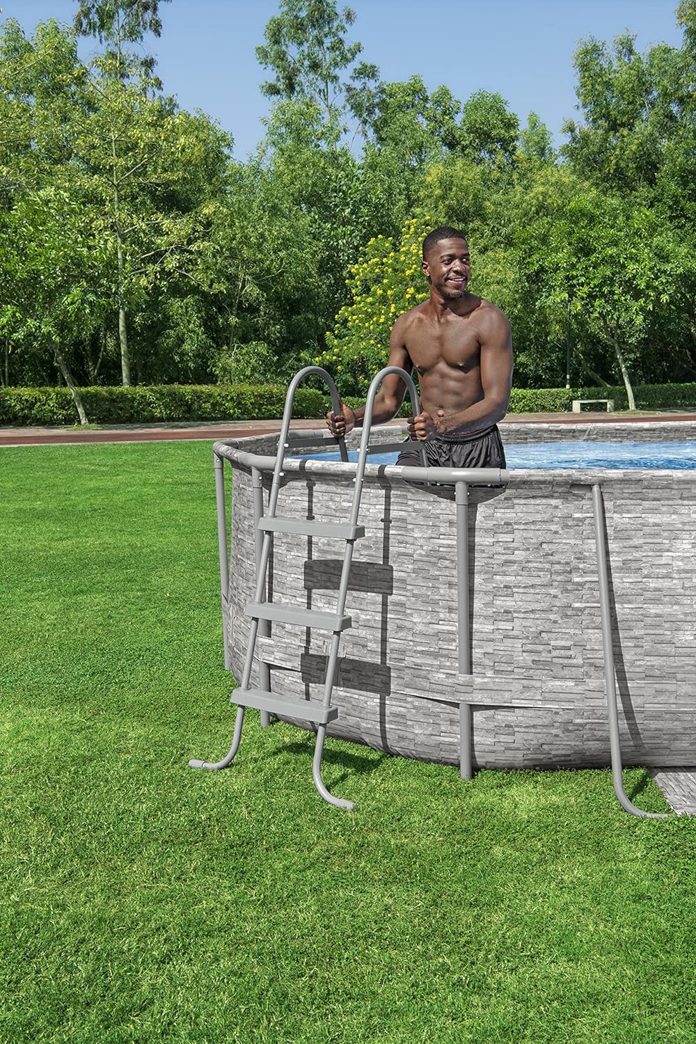 Piscine hors sol ovale Power Steel 4,3 m x 2,4 m x 100 cm | Comprend une pompe de filtration de 2070 litres, une échelle et un distributeur ChemConnect.