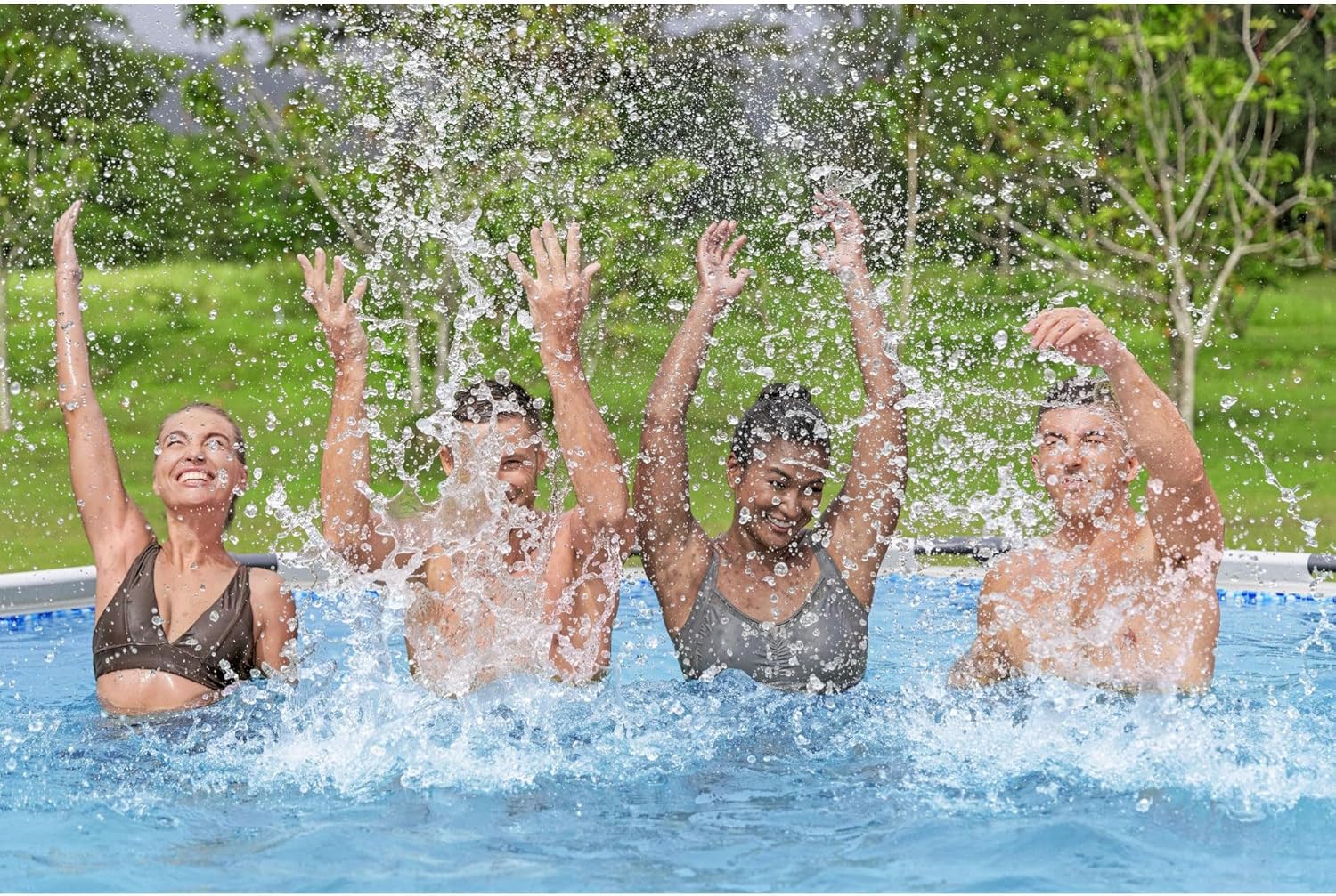 Piscine hors sol extérieure ronde Steel Pro MAX de 4,2 m x 122 cm avec cadre métallique et pompe de filtration de 1 000 litres, échelle et bâche