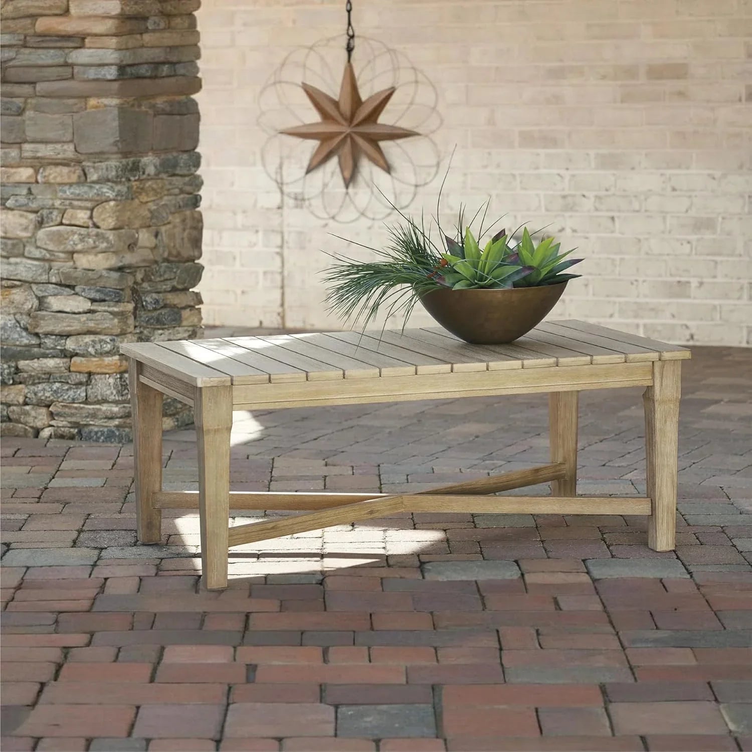 Terrasse extérieure avec vue sur la côte et canapé en eucalyptus