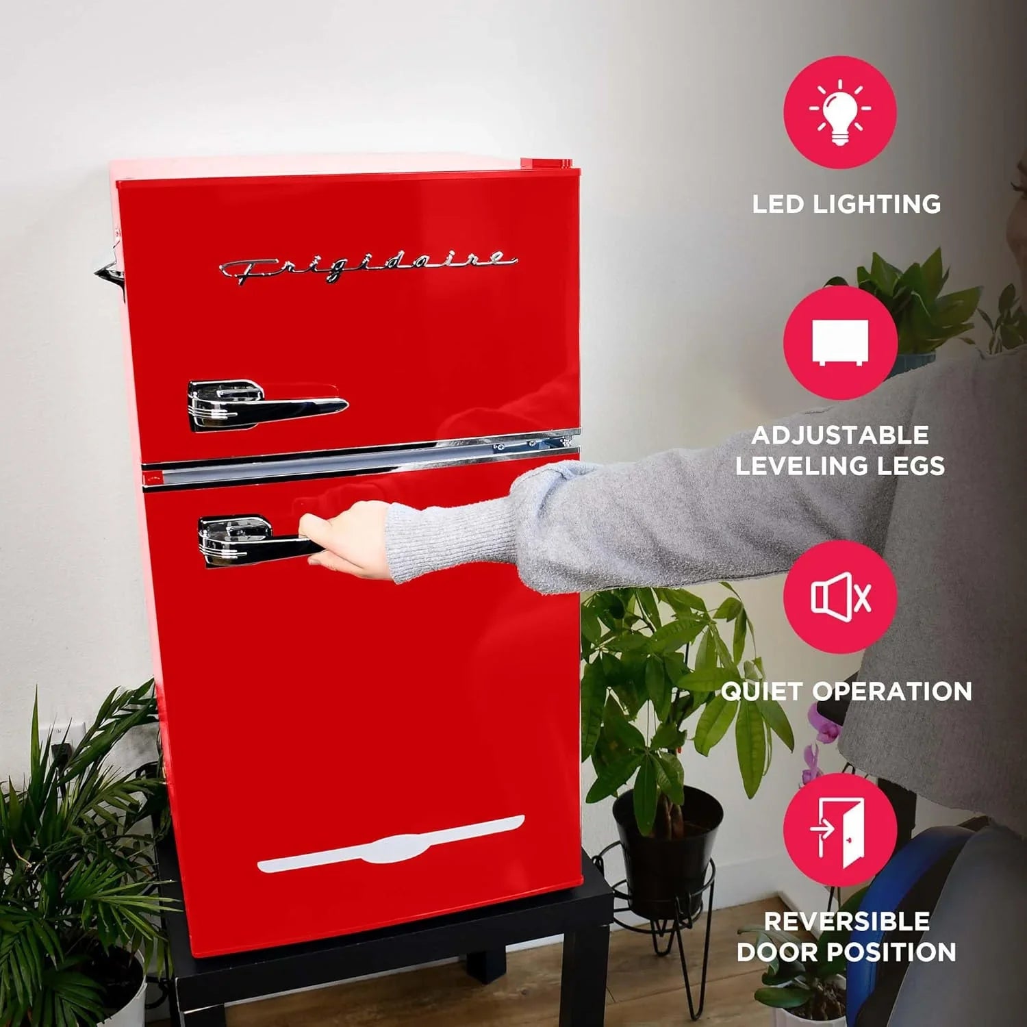 Mini-réfrigérateur rétro Frigidaire avec congélateur et décapsuleur latéral