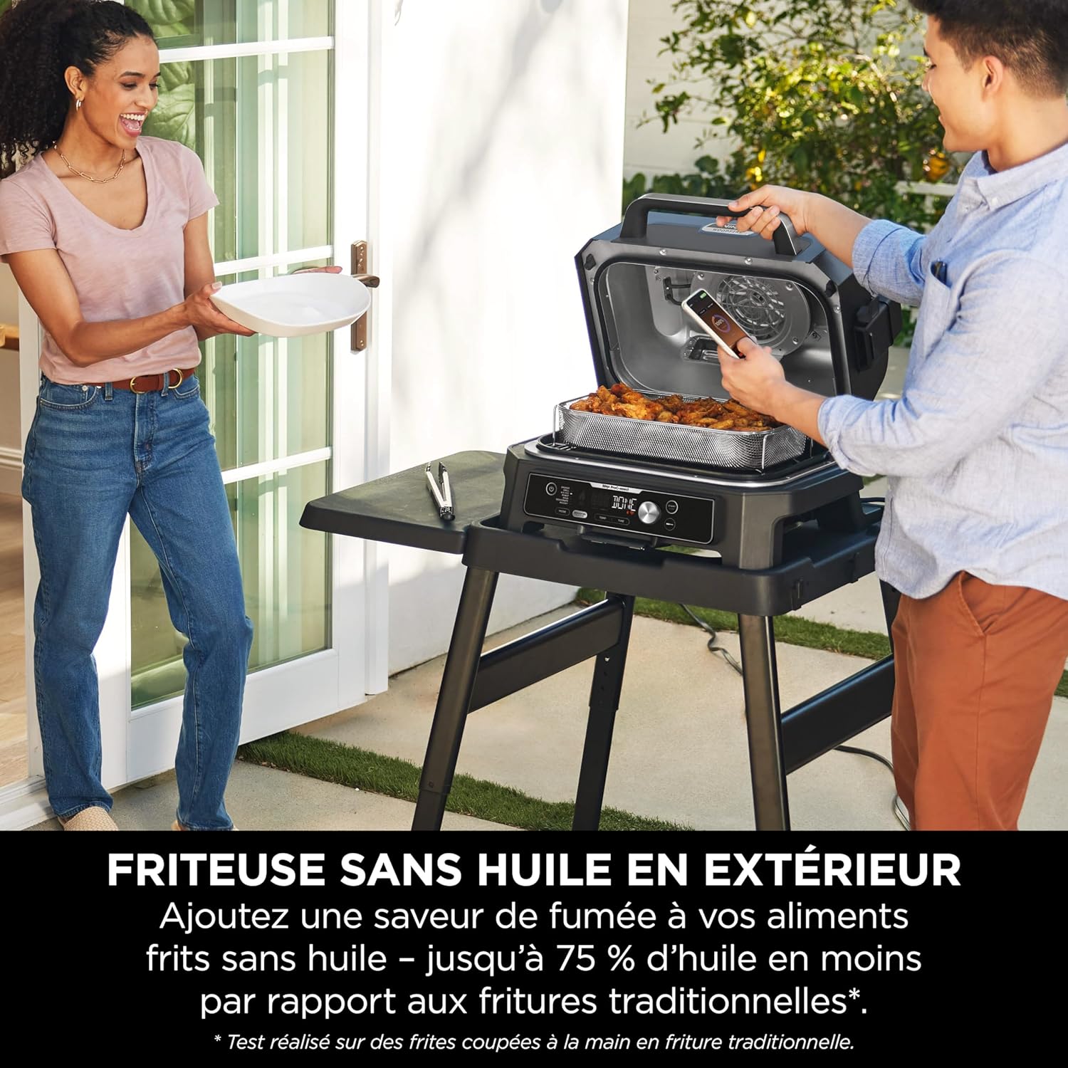 Ninja Woodfire elektrische grill, grill, rookoven en airfryer, 7-in-1 buitenbarbecue, grillen, airfryer, roken, braden, oven, weerbestendig, antiaanbaklaag, draagbaar, grijs/zwart OG701EU 