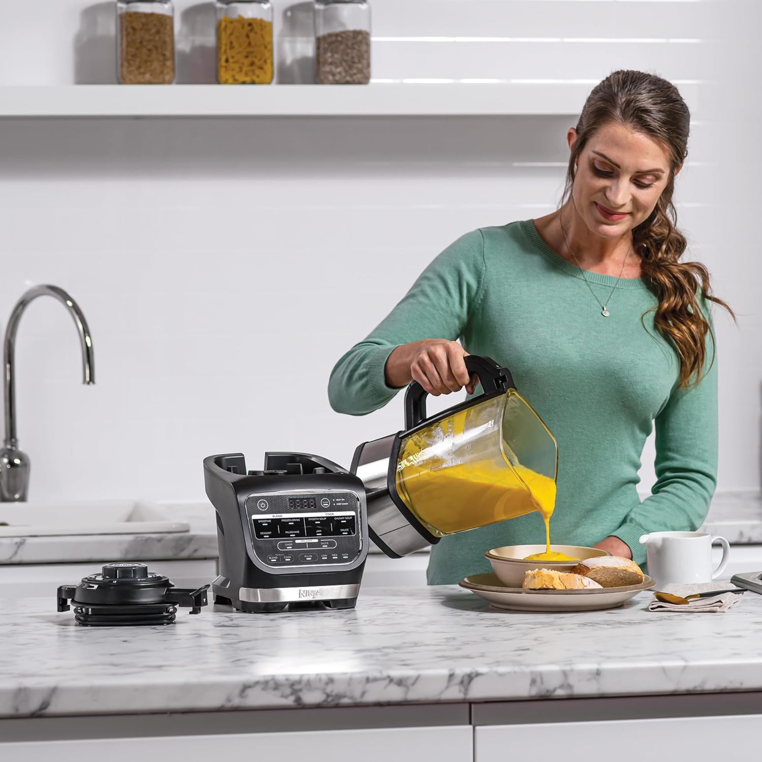 Ninja Foodi blender en soepmixer, 10 Auto-iQ programma's, 1,7 liter glazen kan, warm- en koudmixer, ingebouwd verwarmingselement, reinigingsprogramma en borstel, 1000 W, zwart HB150EU 