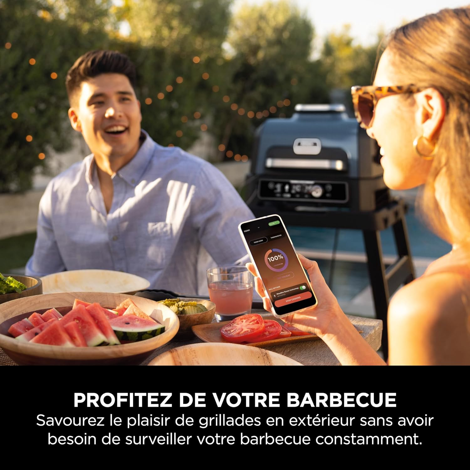Ninja Woodfire elektrische grill, grill, rookoven en airfryer, 7-in-1 buitenbarbecue, grillen, airfryer, roken, braden, oven, weerbestendig, antiaanbaklaag, draagbaar, grijs/zwart OG701EU 