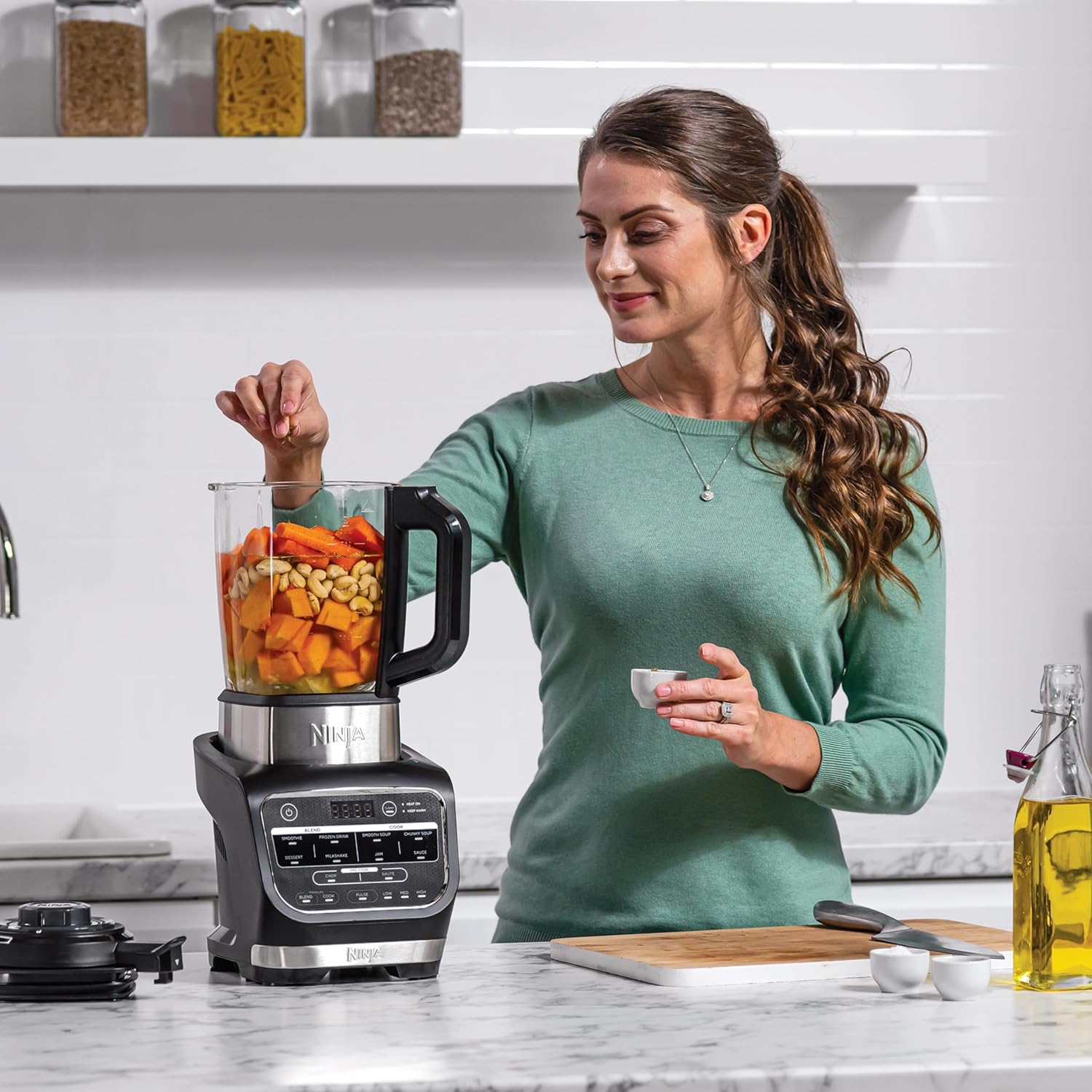 Ninja Foodi blender en soepmixer, 10 Auto-iQ programma's, 1,7 liter glazen kan, warm- en koudmixer, ingebouwd verwarmingselement, reinigingsprogramma en borstel, 1000 W, zwart HB150EU 