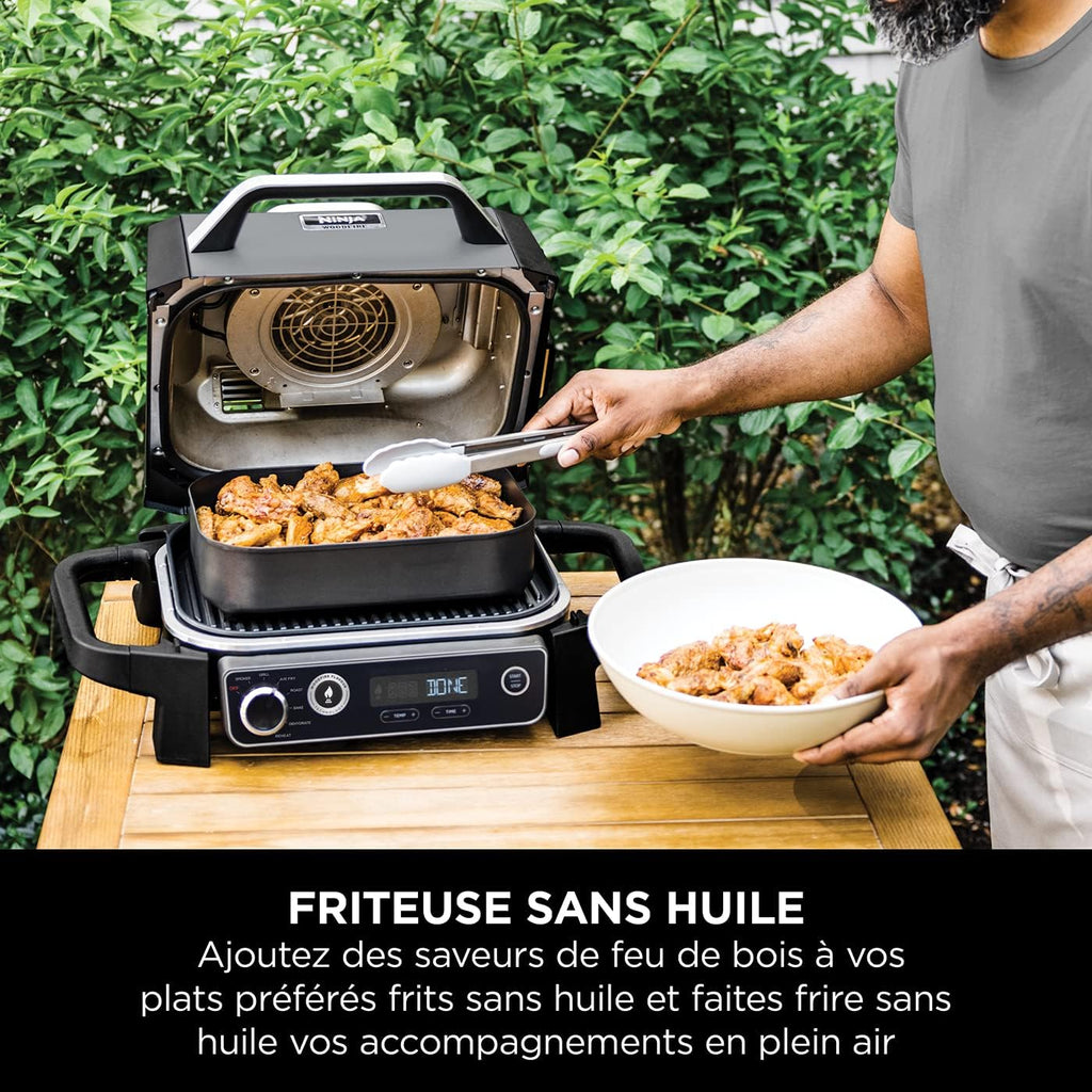 Barbecue et fumoir électrique Ninja Woodfire Pro Connect XL avec contrôle d'application, 2 sondes, grille, couvercle, doublures et brosse, gril et friteuse sans huile 7 en 1