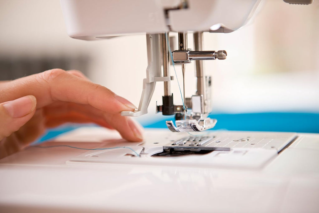 Brother CX70PES (Neuf) - Machine à coudre électronique 70 aiguilles, Blanc