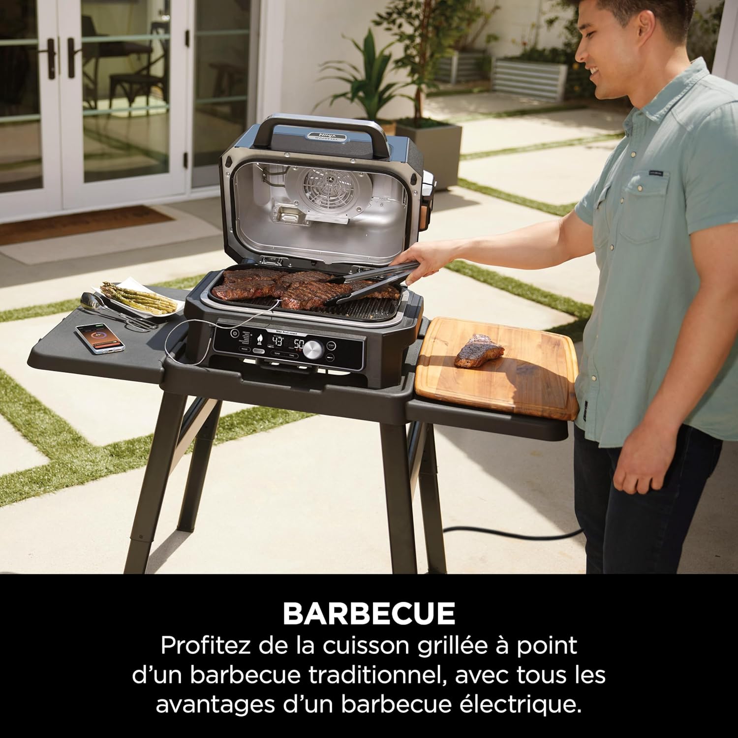 Barbecue et fumoir électrique Ninja Woodfire Pro Connect XL avec contrôle d'application, 2 sondes, grille, couvercle, doublures et brosse, gril et friteuse sans huile 7 en 1