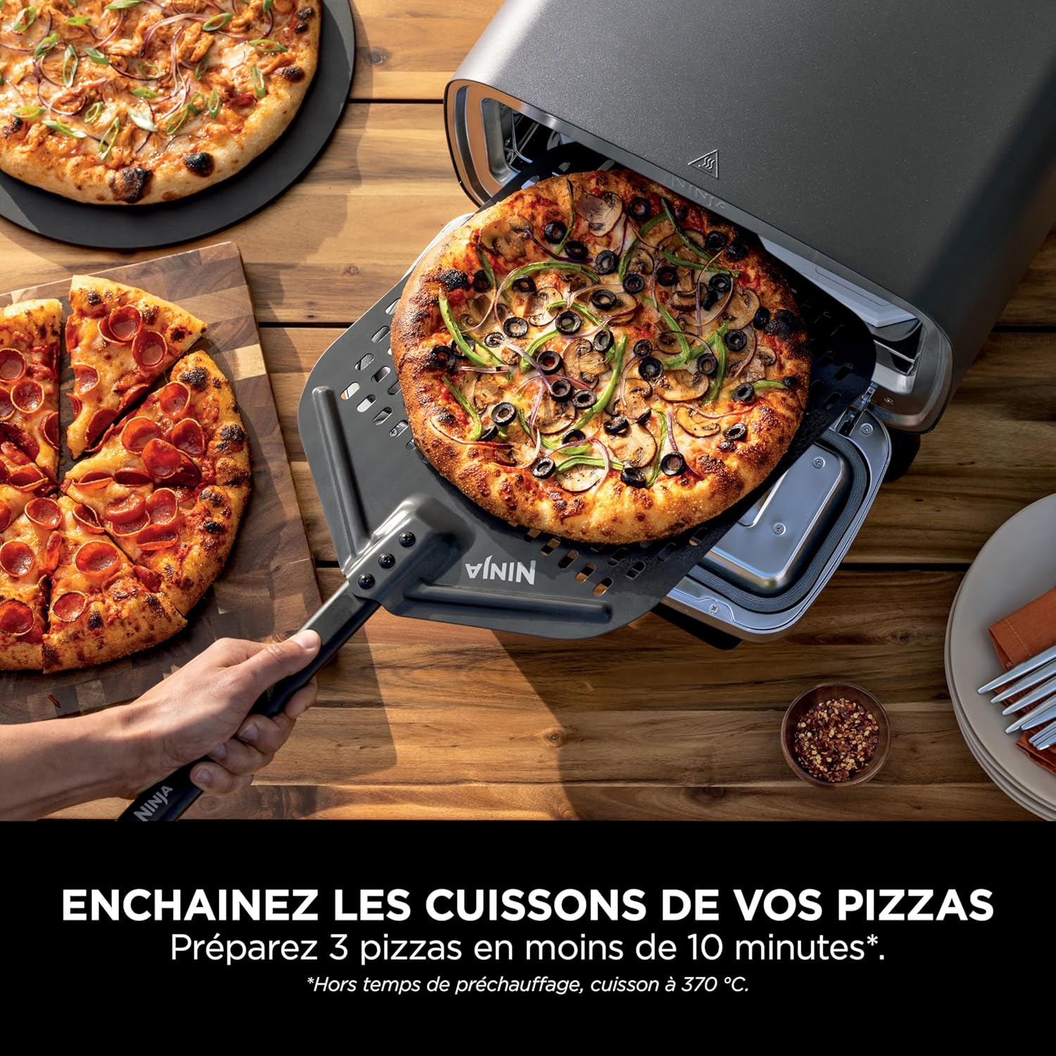 Ninja Artisan Four à pizza et friteuse sans huile électrique d’extérieur, avec 4 modes : Pizza, Frire sans huile, Cuire au four, Faire lever, Avec pierre, pelle, plateau, panier Crousti, Gris MO201EU