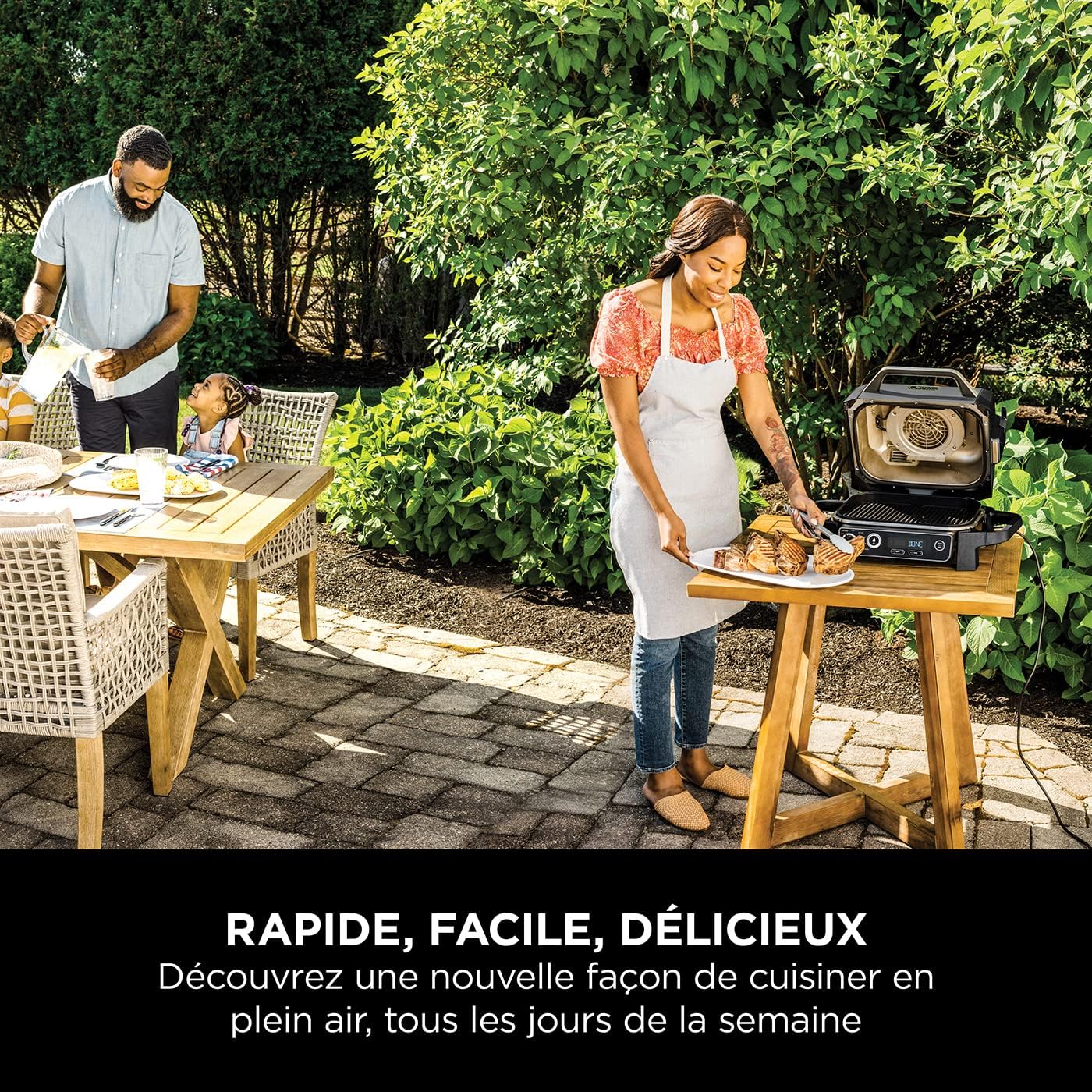 Barbecue et fumoir électrique Ninja Woodfire Pro Connect XL avec contrôle d'application, 2 sondes, grille, couvercle, doublures et brosse, gril et friteuse sans huile 7 en 1
