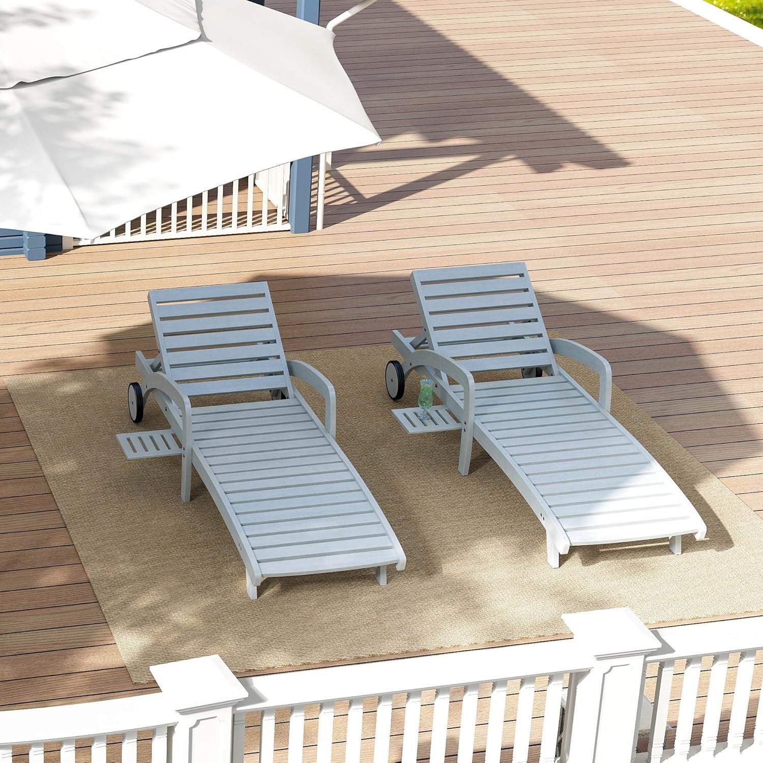 Chaise longue de piscine réglable à 5 positions Chaise longue en bois avec table d'appoint coulissante