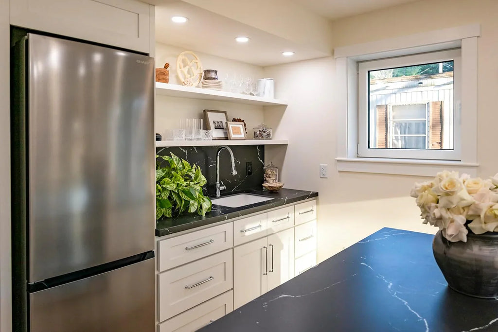 Réfrigérateur Sharp à congélateur inférieur, profondeur de comptoir, 24 pouces, 11,5 pieds cubes