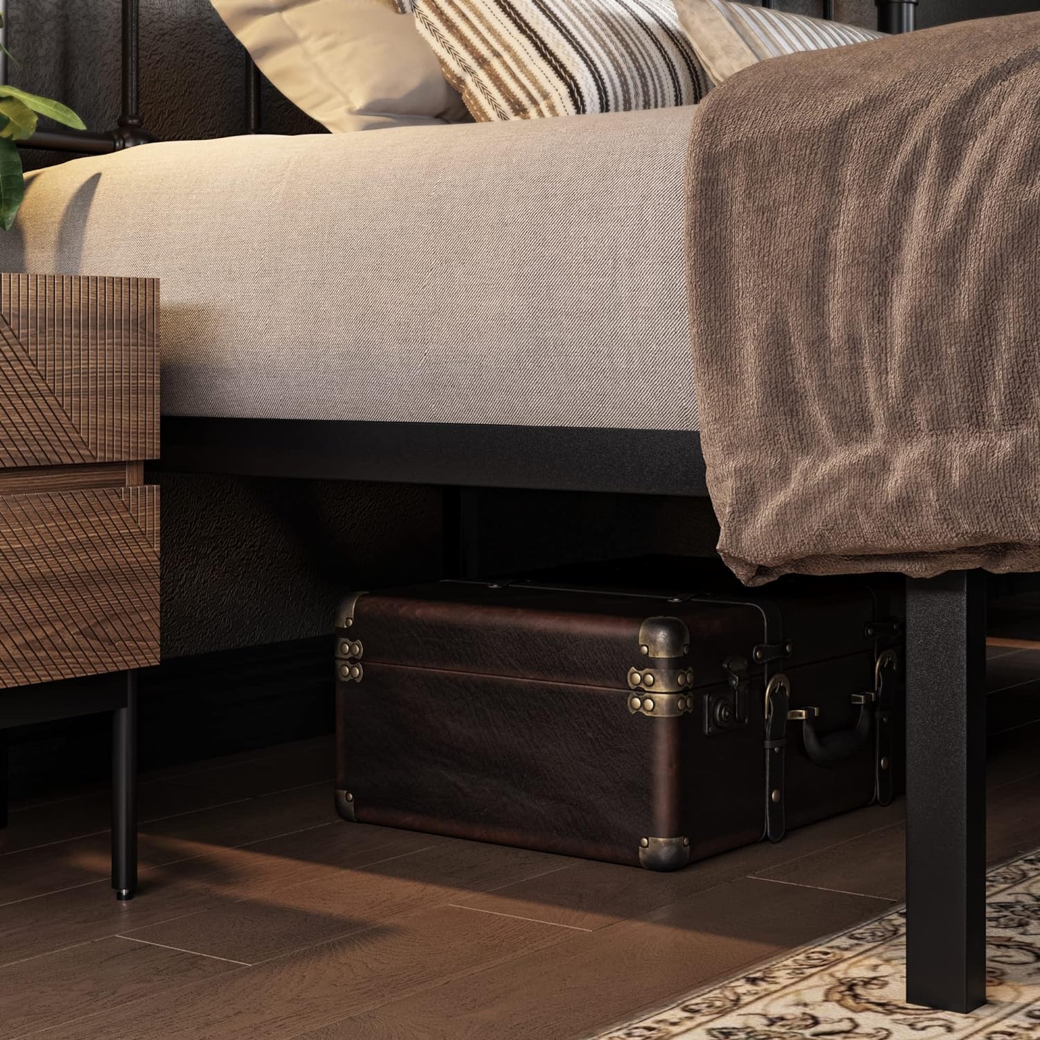 Cadre de lit plateforme en métal Allewie Queen avec tête et pied de lit en fer forgé de style victorien, sans sommier