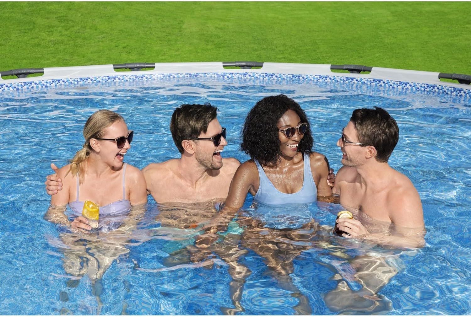 Piscine hors sol extérieure ronde Steel Pro MAX de 4,2 m x 122 cm avec cadre métallique et pompe de filtration de 1 000 litres, échelle et bâche