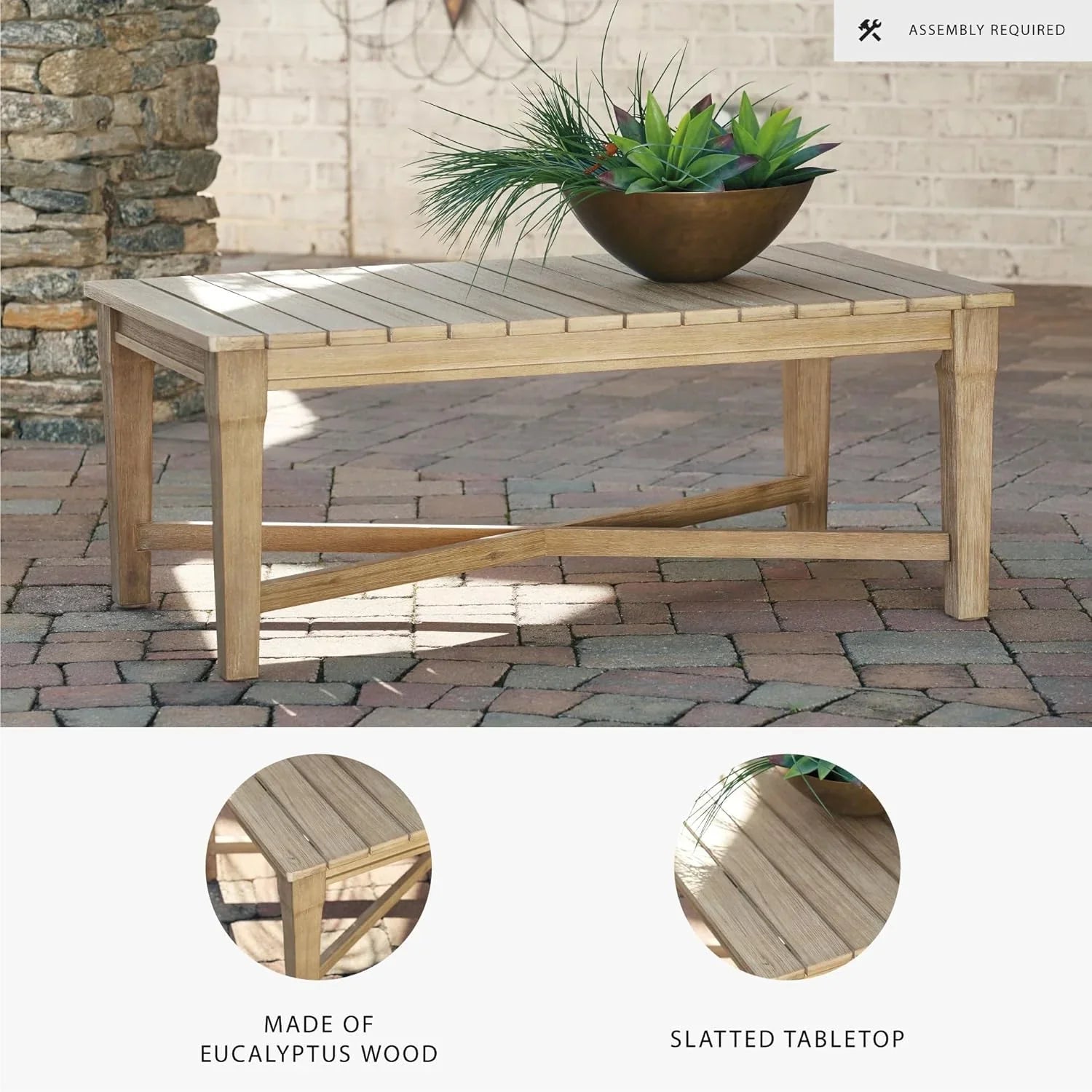 Terrasse extérieure avec vue sur la côte et canapé en eucalyptus